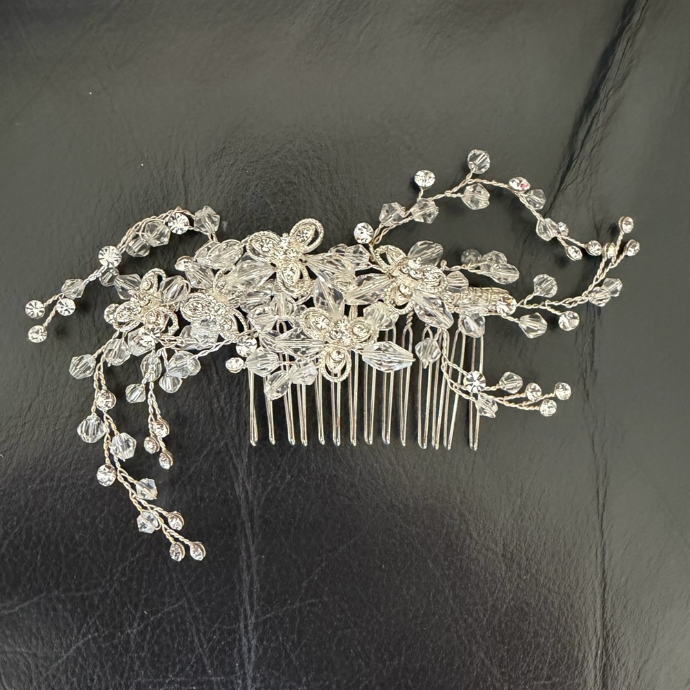 Elegant Silver Floral Hair Comb